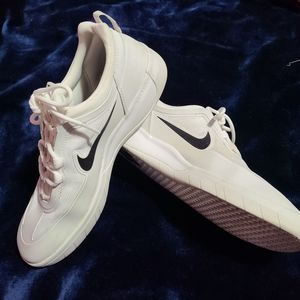 Nike Nyjah SB white and black sneakers  size 9.5